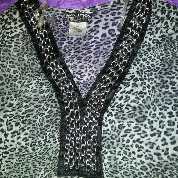 Beautiful Sheer Cheetah Print‎ Blouse - Picture 2 of 3